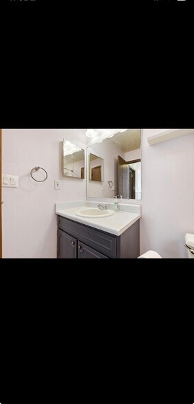 Building Photo - 46 Ravine Ridge Dr S