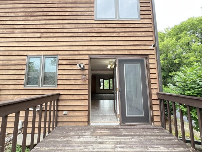 Building Photo - 2742 Pleasant View Dr