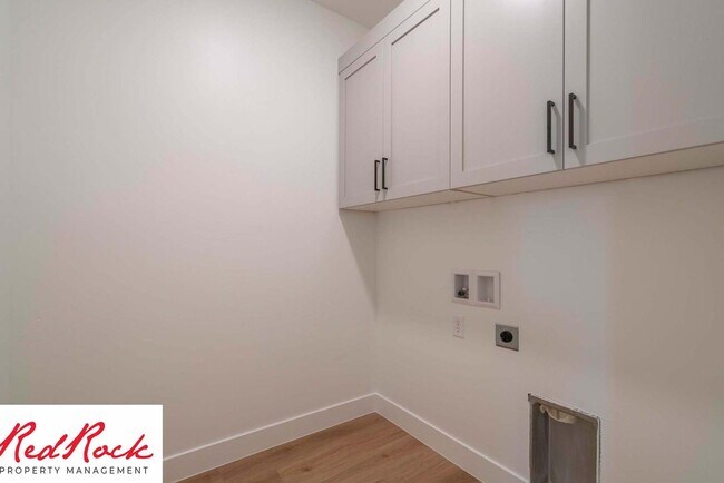 Building Photo - 3 Bedroom Townhome in Washington Fields wi...