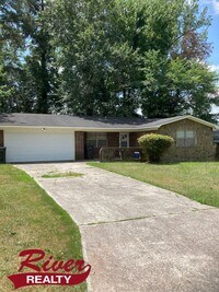 Building Photo - 3 Bedroom 2 Bath House with Double Garage ...