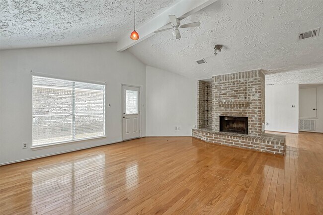 Building Photo - 16319 La Luna Dr