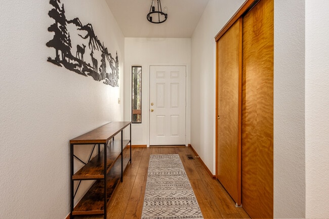 Building Photo - 335 Sandia Cir
