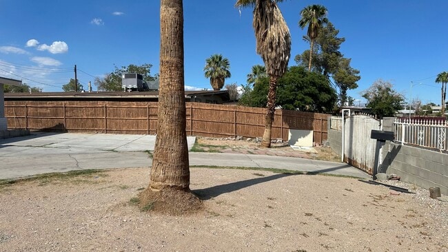 Building Photo - 3 BEDROOMS 2 BATHROOMS HOUSE AVAILABLE FOR...