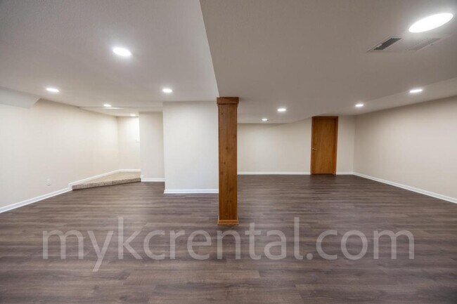 Building Photo - 12012 Ensley Ln