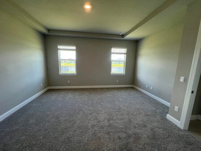 Building Photo - 6313 Cloverdale Ave