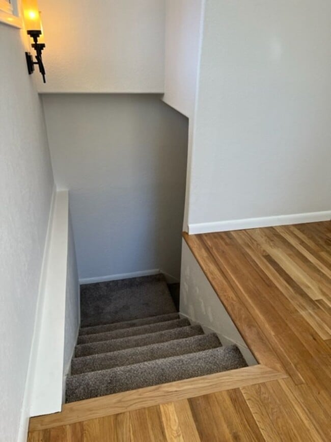 Building Photo - 4 BEDROOM HOME IN SKYWAY!!