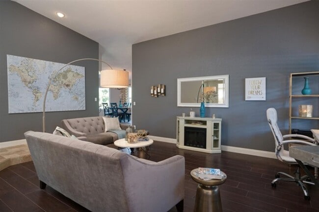 Building Photo - Beautiful 3 bedroom, 2 bath in San Diego County Estates- Amazing backyard, perfect for entertaini...