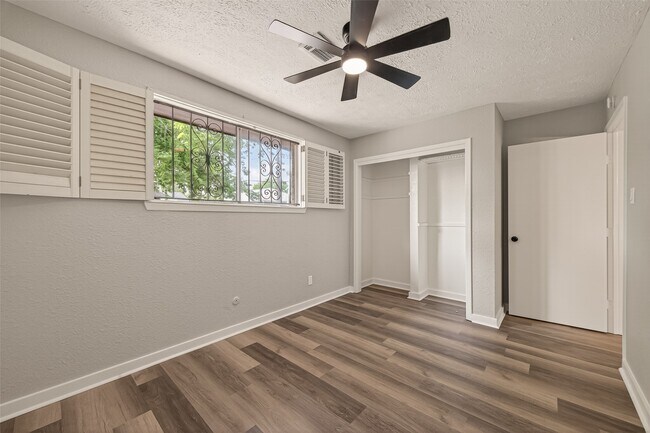 Building Photo - 3703 Tiffany Dr