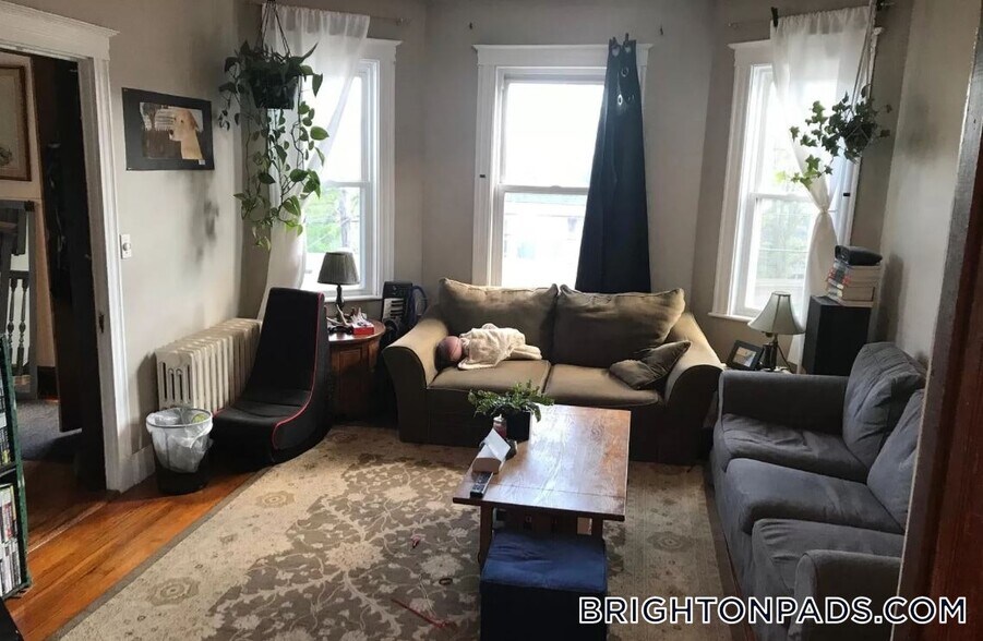 Primary Photo - 65 Hobart St