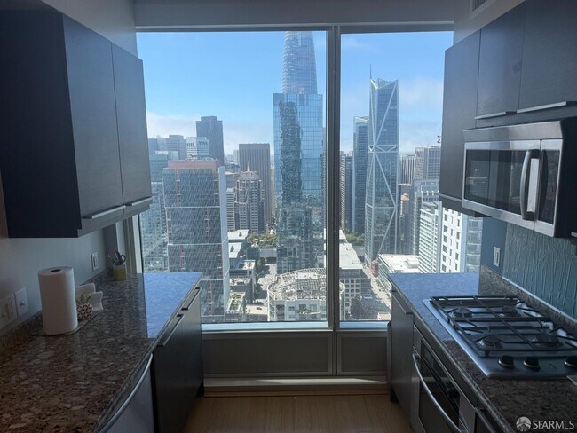 Building Photo - 425 1st St
