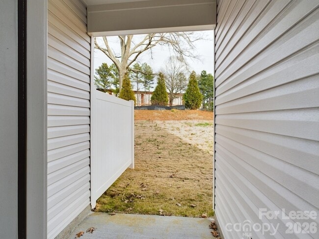 Building Photo - 8021 Murray Br Dr