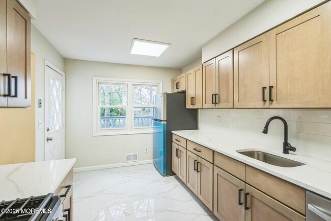 Building Photo - 1575 Deer Hollow Dr