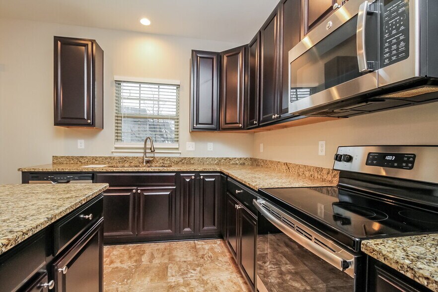 Building Photo - 4249 Sandstone Dr