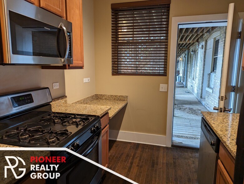 Building Photo - 3455 N Wolcott Ave