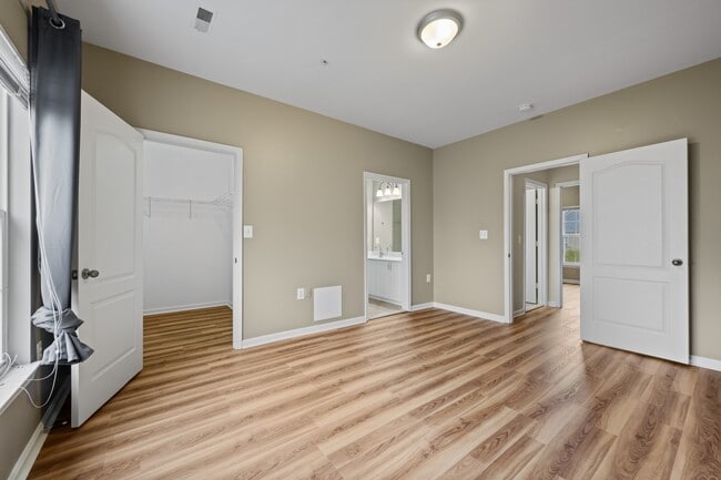 Building Photo - 556 Rhapsody Ct
