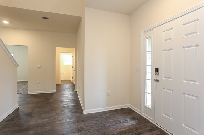 Building Photo - 145 Ashwood Cir