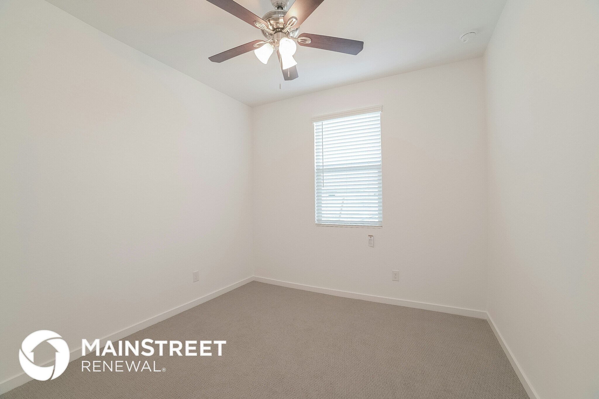 Building Photo - 10920 S 55th Ln