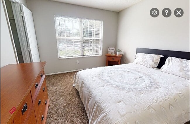 Building Photo - Available now! 2 bed 2 bath with wood burning fireplace in Dublin City Schools!