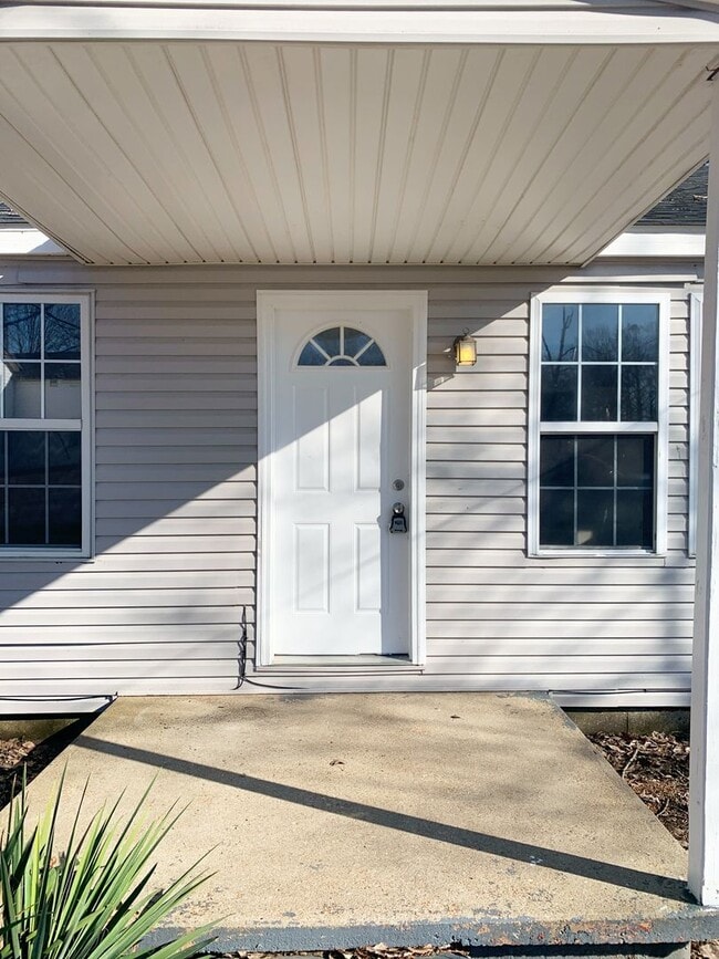 Building Photo - For Rent...4764 Warnock Ave, Granite City