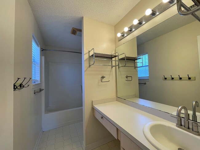 Building Photo - 4724 Connor Dr