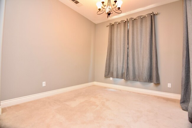 Building Photo - AVAILABLE NOW: 4 Bd/3Ba in Great Oak Schoo...
