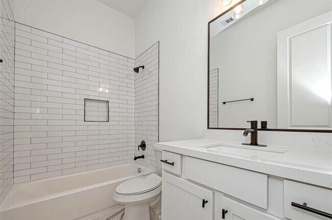 Building Photo - 8405 Schneider St