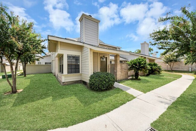 Building Photo - 6281 Ludington Dr