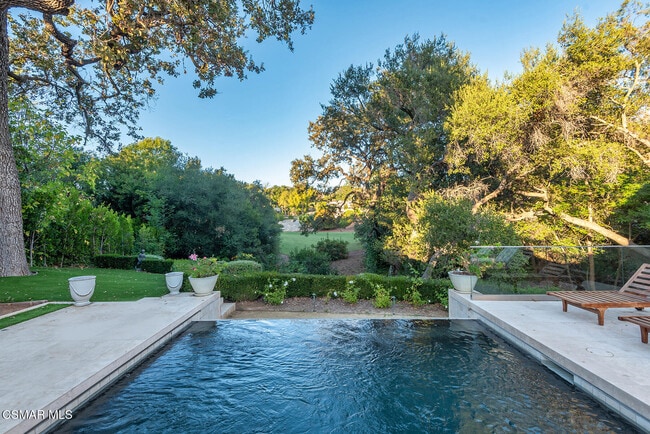 Building Photo - 4445 Golf Course Dr