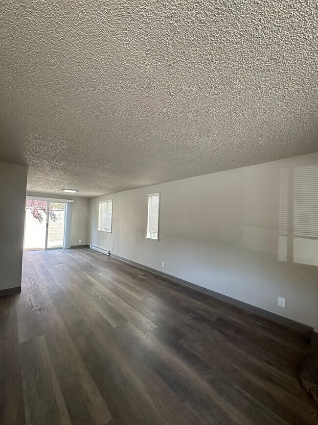Building Photo - 102108-CLEV-00