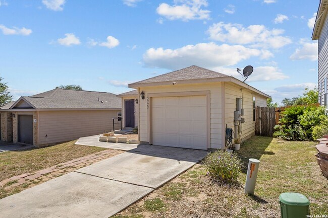 Building Photo - 5923 Fox Canyon