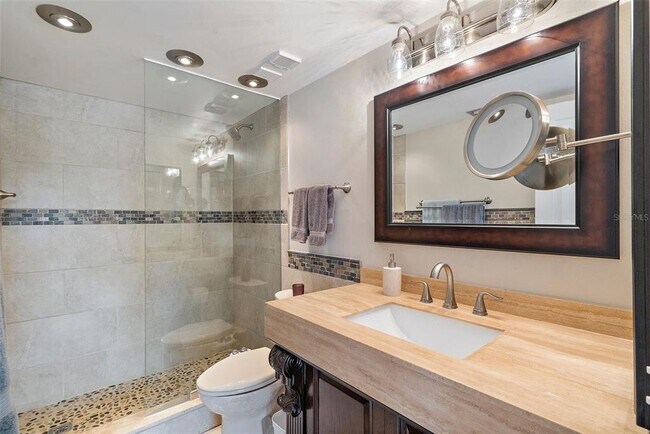 Building Photo - 6277 Bahia Del Mar Blvd S