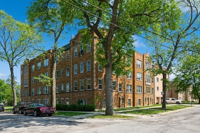Building Photo - 6881 N Overhill Ave