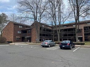 Building Photo - Plainville Woods Condo