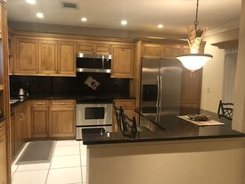 Building Photo - 1055 Kensington Park Dr
