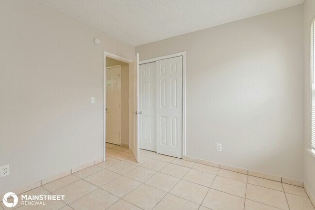 Building Photo - 737 E Oregon St