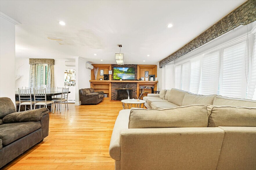 Building Photo - 37 Roosevelt Ave