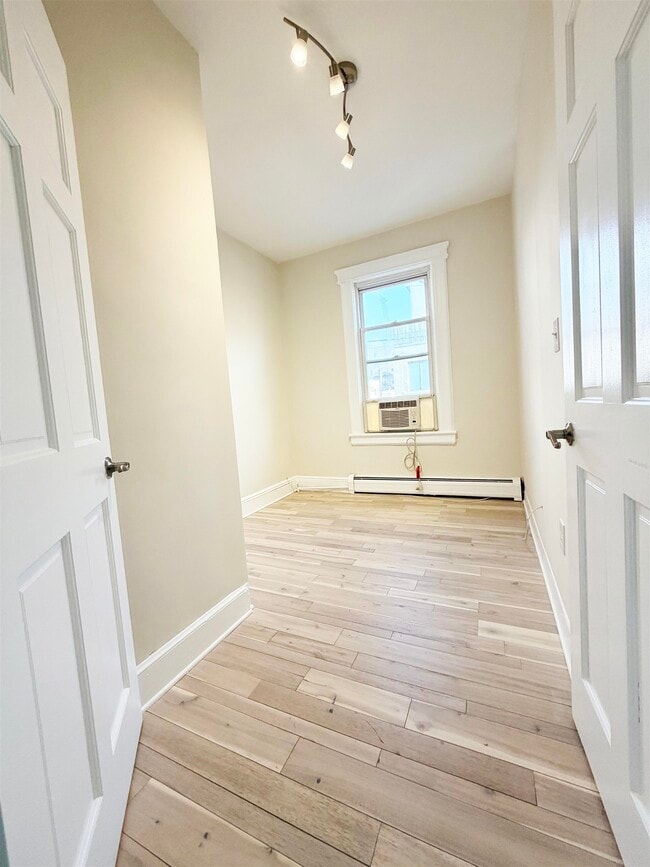 Building Photo - 6013 Buchanan Pl