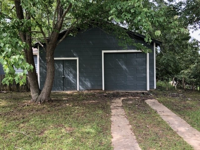 Building Photo - Renovated 2 Bedroom 2 Bath Home for Rent with Detached Garage!