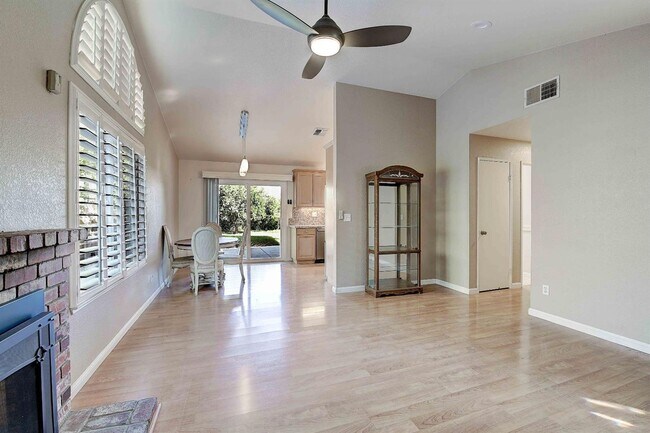 Building Photo - Updated 3 Bedroom Home on Quiet Court with Covered Patio