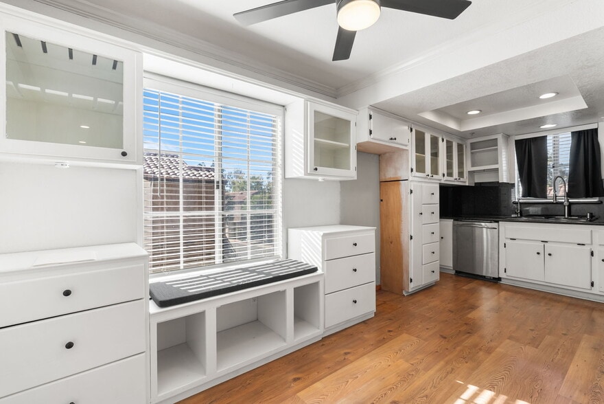 Building Photo - 155 N Cross Creek Rd