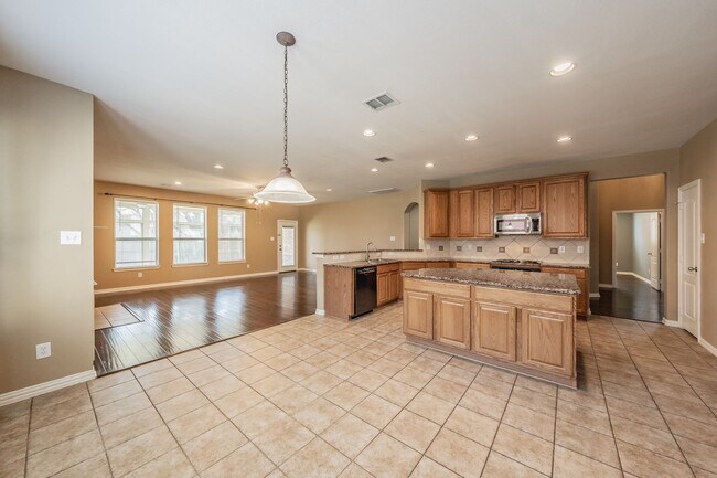 Building Photo - 3504 Oliver Dr