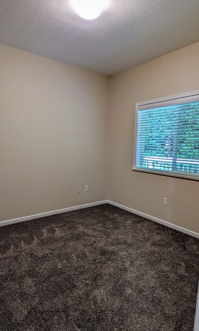Building Photo - North Lynnwood 3 Bedroom Condo - Corner Unit