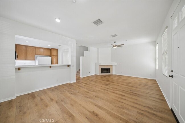 Building Photo - 215 Dewdrop