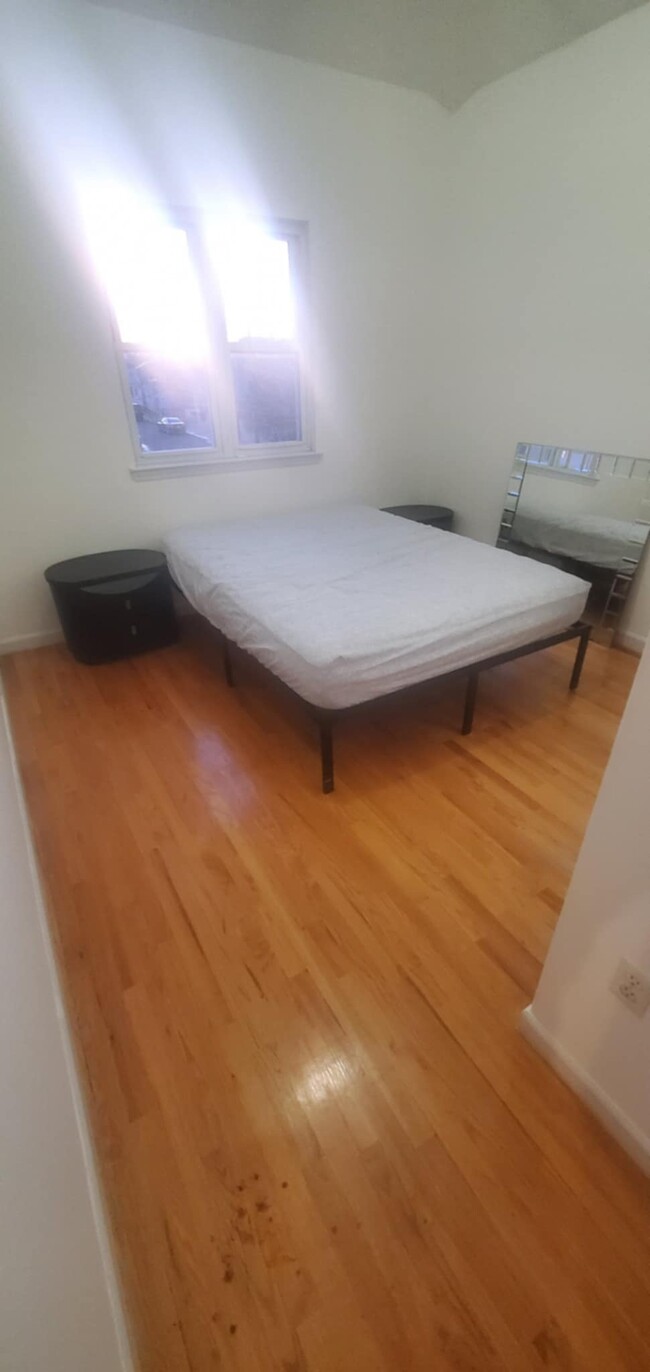 Furnished 2nd bedroom - 510 Bedford Ave