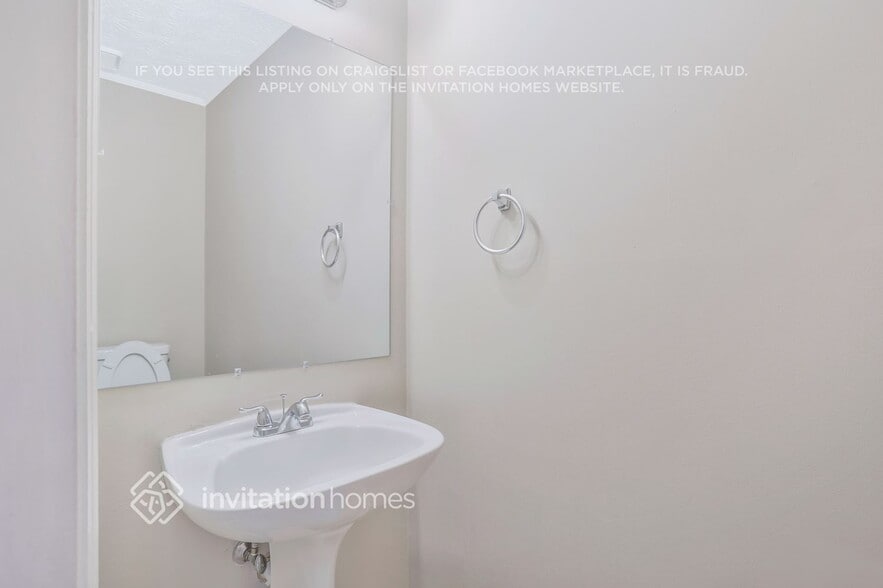 Building Photo - 612 Lone Oak Ct