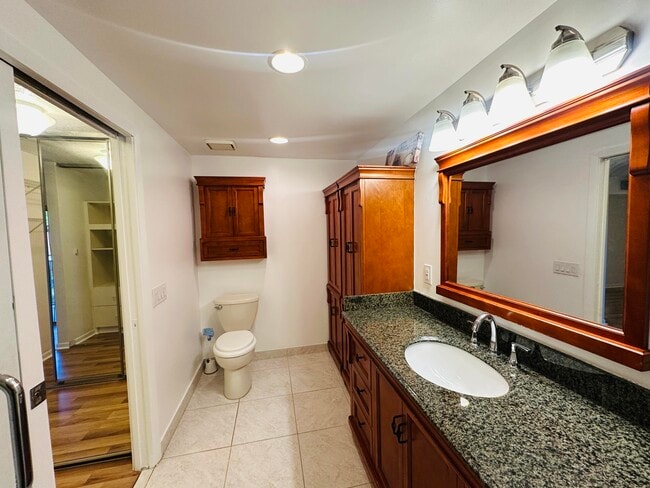 Building Photo - 8559 Boca Rio Dr