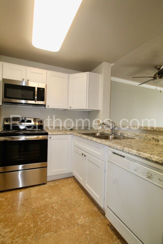 Building Photo - La Jolla/UTC, 3550-6225 Lebon Drive, Remod...