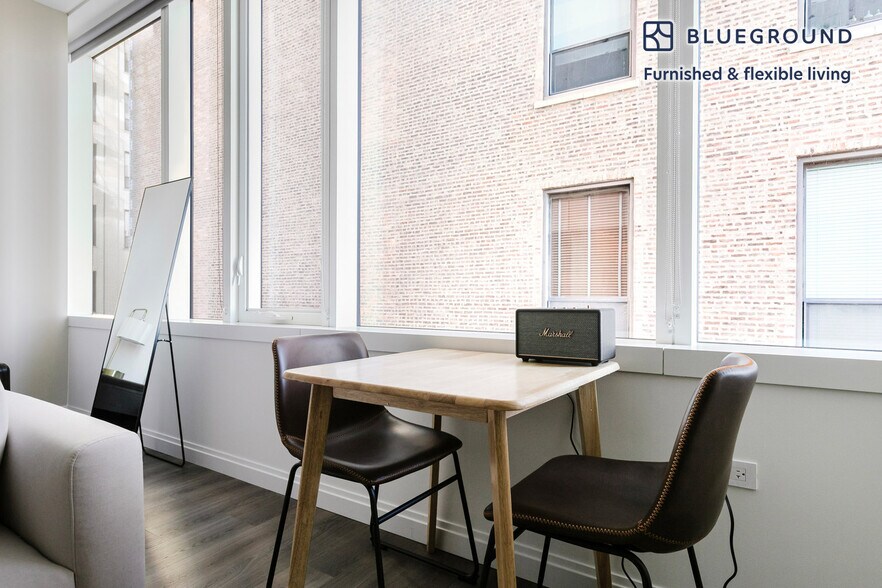 Building Photo - 1000 S Michigan Ave