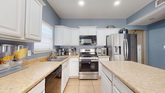 Building Photo - 10803 Elise St