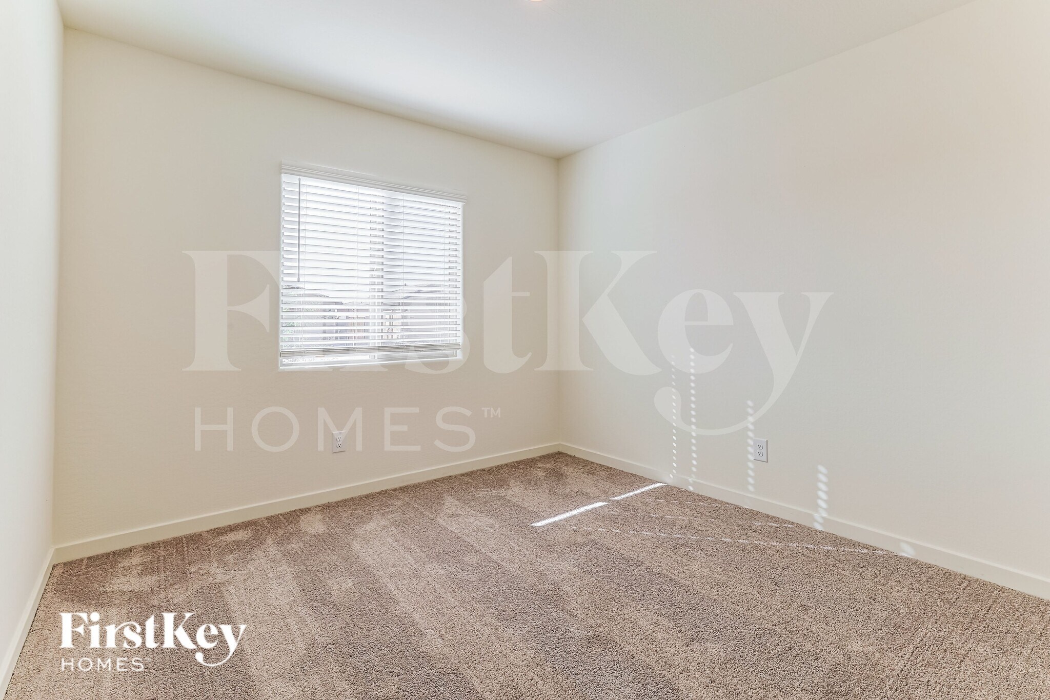 Building Photo - 1032 W 20th St